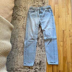 Light Wash Levi’s Jeans Size 27